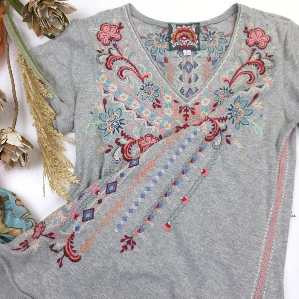 Johnny Was Embroidered V-Neck Gray Women's Tunic Top with Multicolor Floral Sz S - Picture 5 of 10